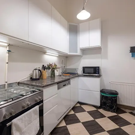 Spacious N' Cozy 5bedroom On Terez Boulevard شقة
