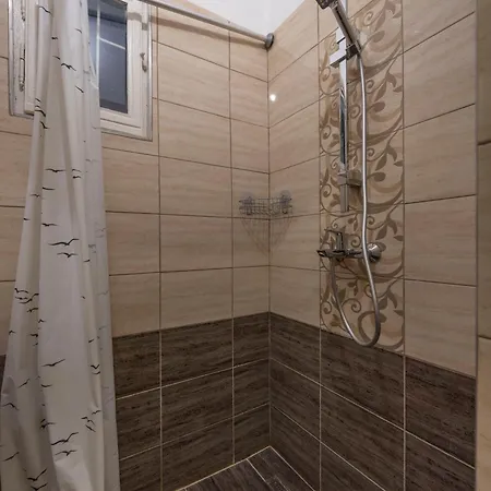 Apartment Spacious N' Cozy 5bedroom On Terez Boulevard *