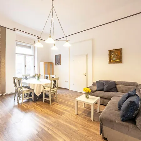 Spacious N' Cozy 5bedroom On Terez Boulevard Budapest