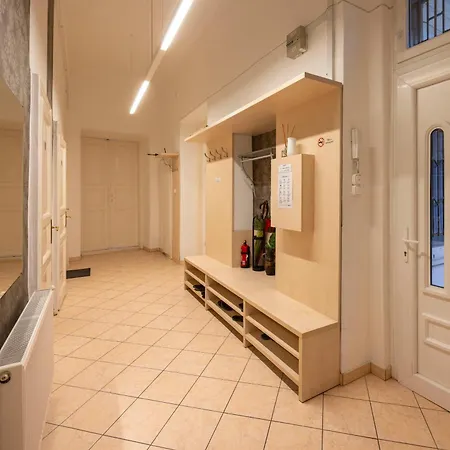 Spacious N' Cozy 5bedroom On Terez Boulevard * Budapest