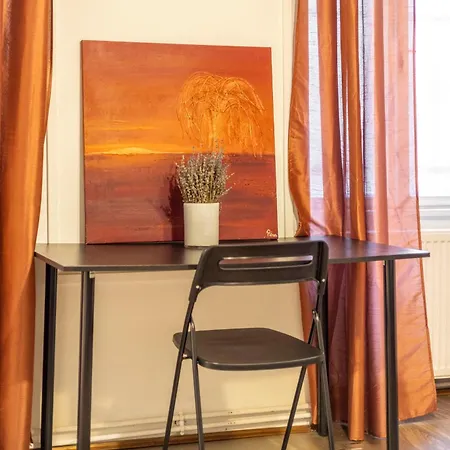 Spacious N' Cozy 5bedroom On Terez Boulevard Διαμέρισμα *