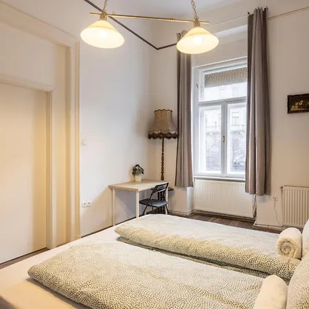 Apartment Spacious N' Cozy 5bedroom On Terez Boulevard