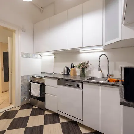 Spacious N' Cozy 5bedroom On Terez Boulevard * Budapest