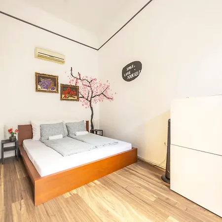 Spacious N' Cozy 5bedroom On Terez Boulevard *