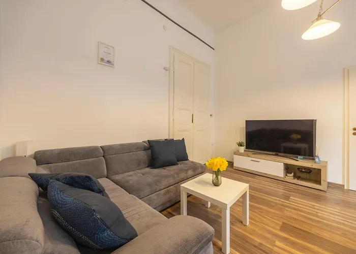Spacious N' Cozy 5bedroom On Terez Boulevard