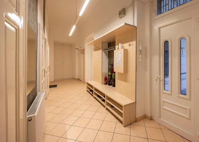 Spacious N' Cozy 5bedroom On Terez Boulevard * Boedapest