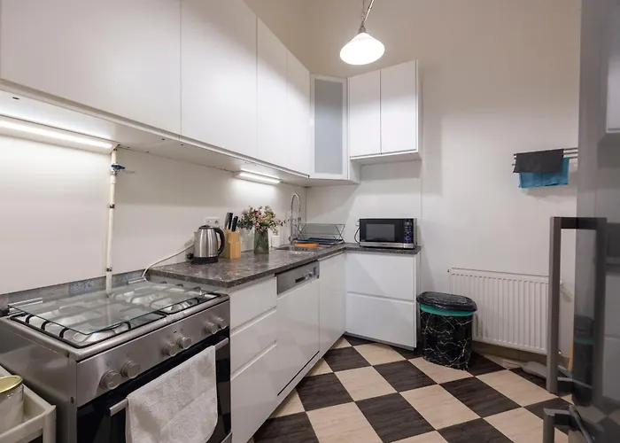 Spacious N' Cozy 5bedroom On Terez Boulevard Appartement
