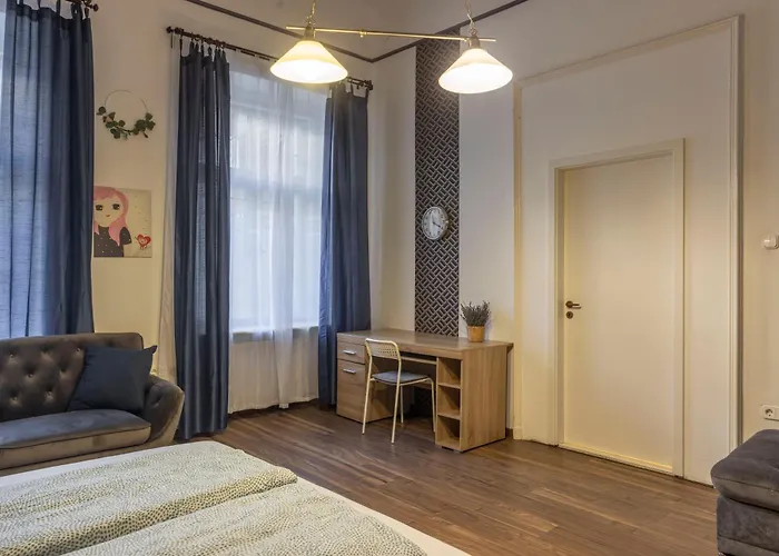 Spacious N' Cozy 5bedroom On Terez Boulevard *