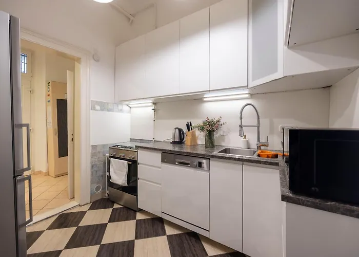 Spacious N' Cozy 5bedroom On Terez Boulevard * Boedapest