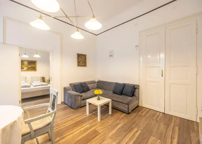 Spacious N' Cozy 5bedroom On Terez Boulevard Appartement *