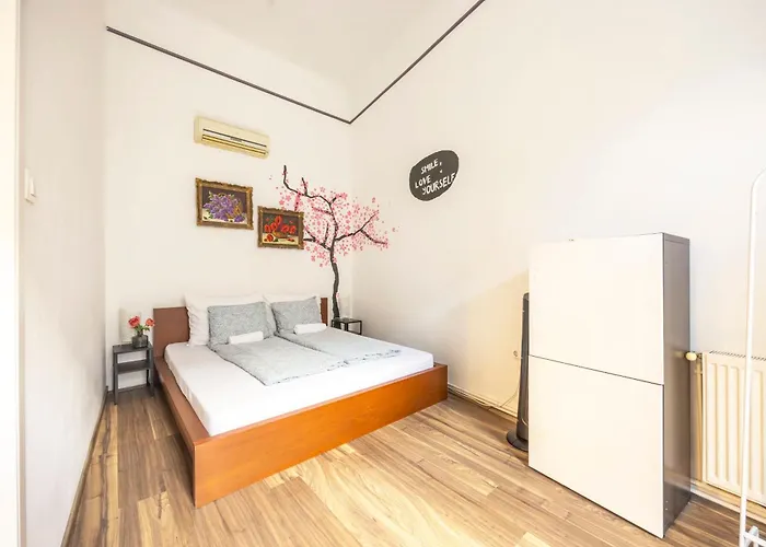 Spacious N' Cozy 5bedroom On Terez Boulevard *