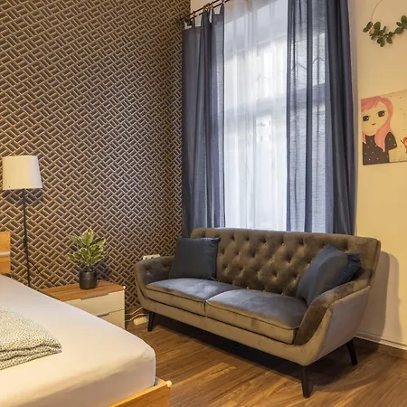 Spacious N' Cozy 5bedroom On Terez Boulevard アパート ブダペスト