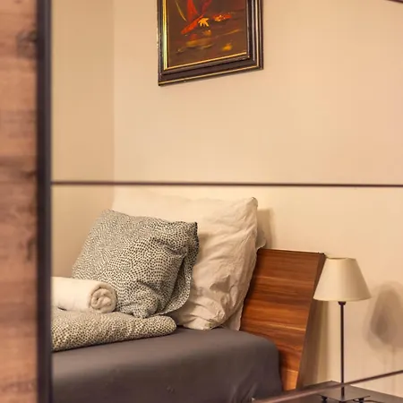 Spacious N' Cozy 5bedroom On Terez Boulevard ブダペスト
