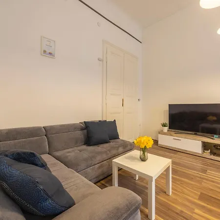 Spacious N' Cozy 5bedroom On Teréz Boulevard