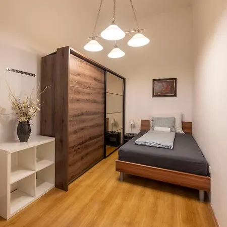 Spacious N' Cozy 5bedroom On Teréz Boulevard Appartamento *