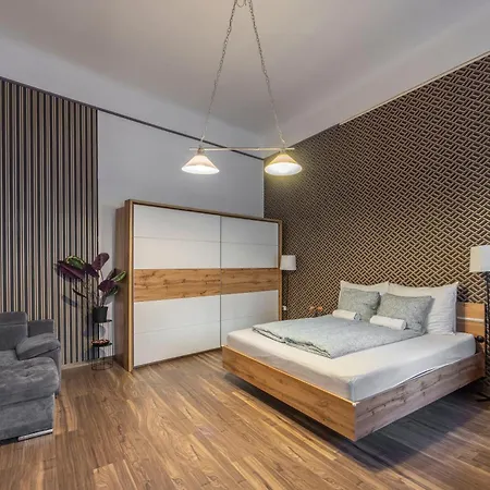 アパート Spacious N' Cozy 5bedroom On Terez Boulevard ブダペスト