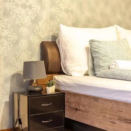 Spacious N' Cozy 5bedroom On Terez Boulevard ブダペスト