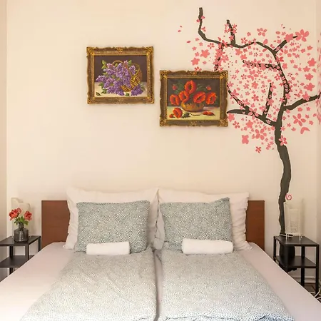 Spacious N' Cozy 5bedroom On Teréz Boulevard Appartamento Budapest