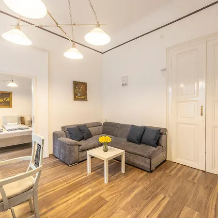 Spacious N' Cozy 5bedroom On Terez Boulevard アパート *