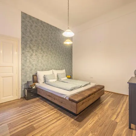 Spacious N' Cozy 5bedroom On Terez Boulevard *