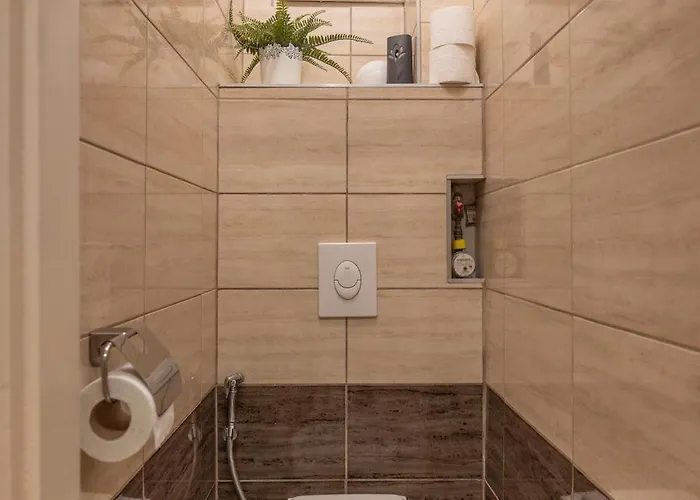 Spacious N' Cozy 5bedroom On Terez Boulevard Apartmán