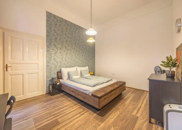 Spacious N' Cozy 5bedroom On Terez Boulevard *